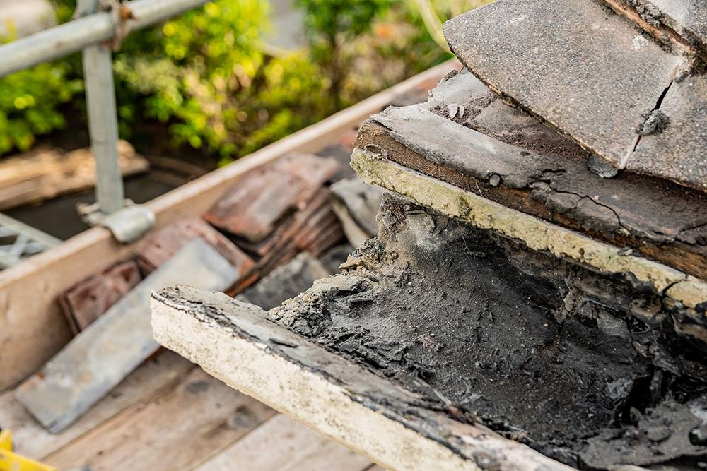 Concrete gutter removal
