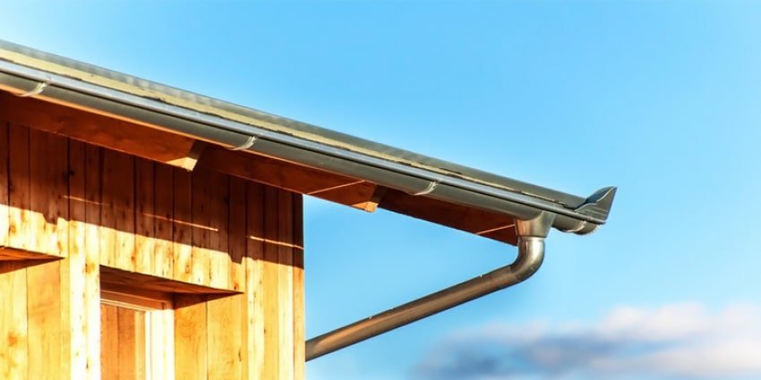 blog-cast-iron-or-steel-guttering-min